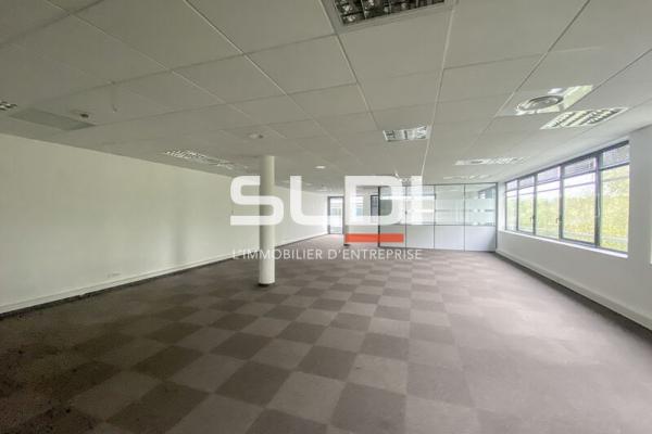 Bureaux A LOUER - SAINT PRIEST - 1 179 m²