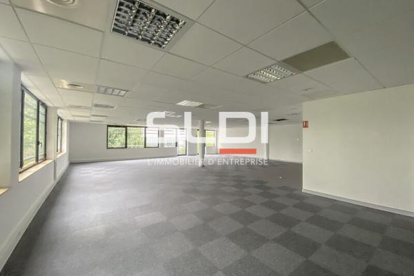 Bureaux A LOUER - SAINT PRIEST - 318 m²