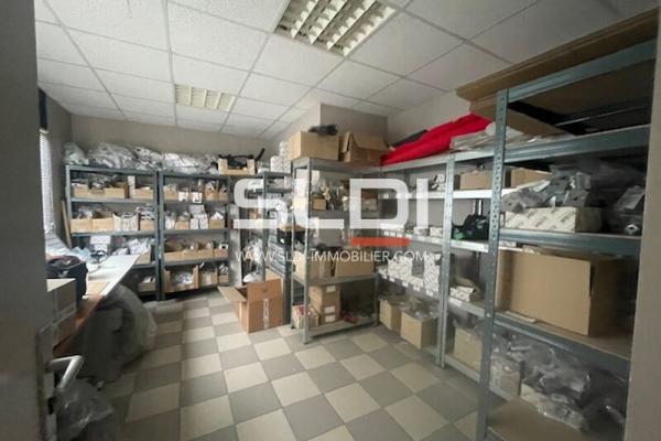 Locaux d'activités A LOUER - RILLIEUX LA PAPE - 340 m²