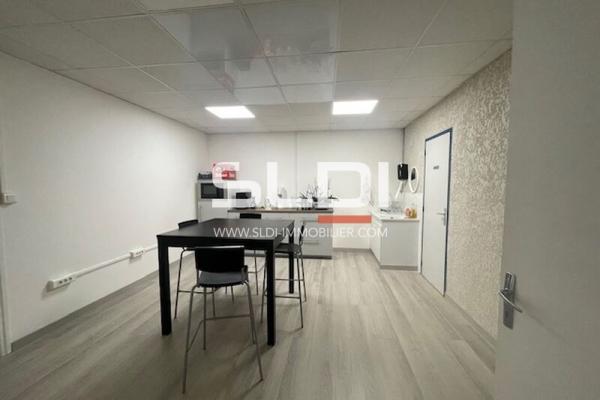 Locaux d'activités A LOUER - RILLIEUX LA PAPE - 340 m²