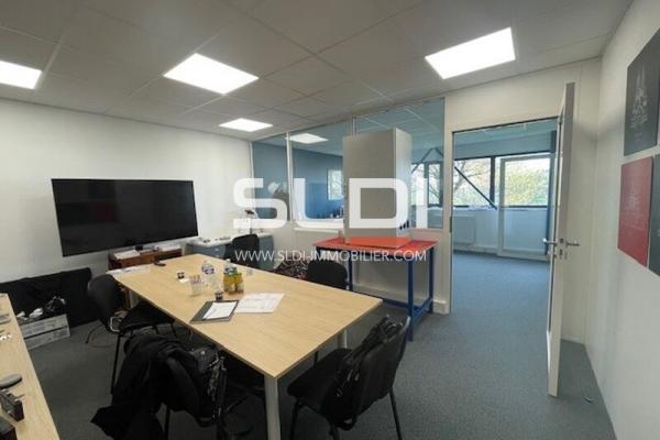 Locaux d'activités A LOUER - RILLIEUX LA PAPE - 270 m²