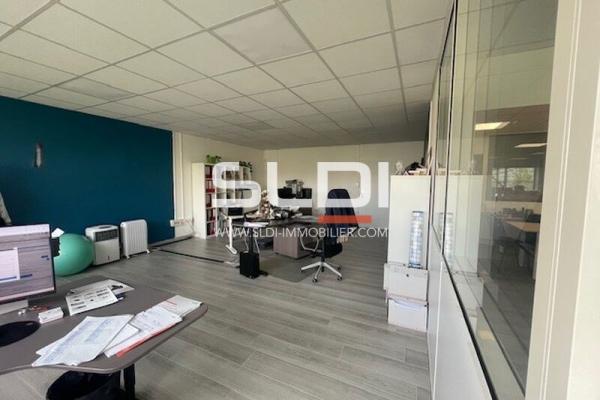 Locaux d'activités A LOUER - RILLIEUX LA PAPE - 473 m²