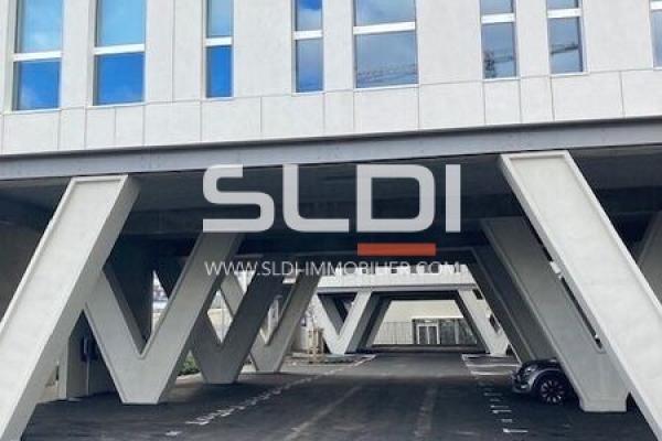 Bureaux A LOUER - DECINES CHARPIEU - 3 746 m²