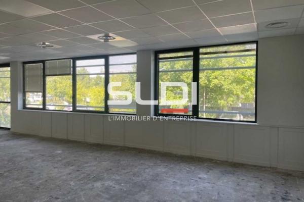 Bureaux A LOUER - SAINT PRIEST - 588 m²