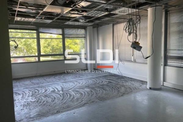 Bureaux A LOUER - SAINT PRIEST - 588 m²
