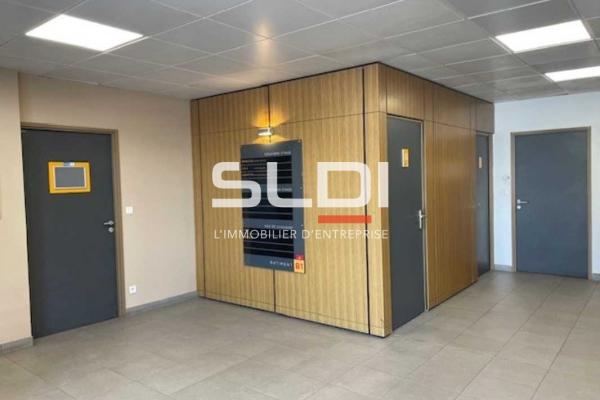 Bureaux A LOUER - SAINT PRIEST - 588 m²