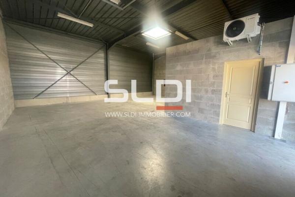 Locaux d'activités A LOUER - CHASSIEU - 297 m²