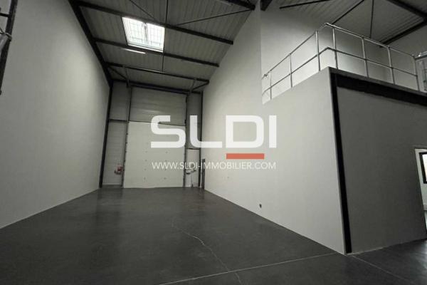 Locaux d'activités A LOUER - SAINT PRIEST - 475 m²