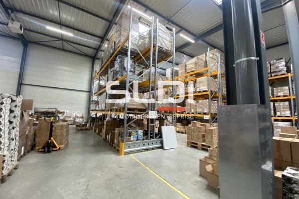 Locaux d'activités A LOUER - SAINT PRIEST - 1 092 m²