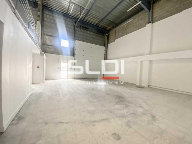 Locaux d'activités A LOUER - GENAS - 318 m²