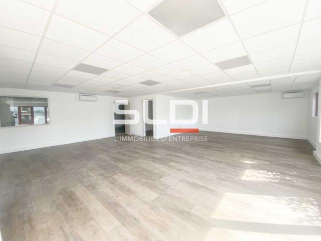 Locaux d'activités A LOUER - GENAS - 318 m²