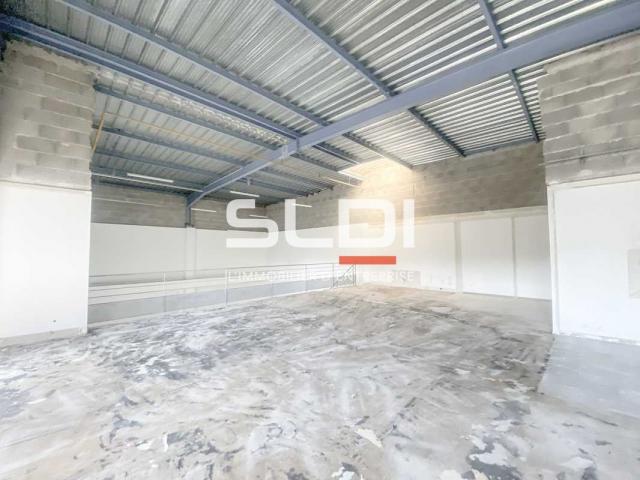 Locaux d'activités A LOUER - GENAS - 318 m²