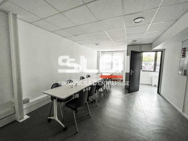 Locaux d'activités A LOUER - DARDILLY - 1 972 m²