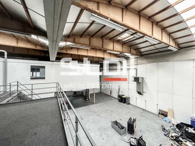 Locaux d'activités A LOUER - DARDILLY - 1 972 m²