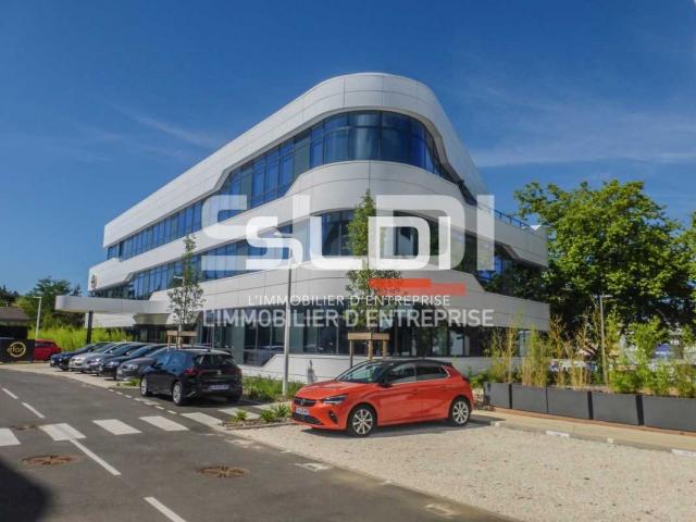 Bureaux A LOUER - CHAMPAGNE AU MONT D'OR - 2 738 m²