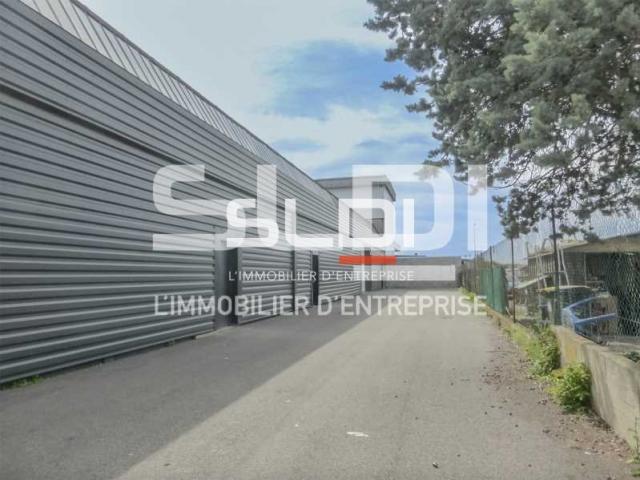 Locaux d'activités A VENDRE OU A LOUER - DECINES CHARPIEU - 2 300 m²