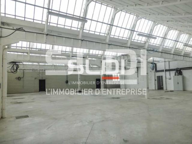 Locaux d'activités A VENDRE OU A LOUER - DECINES CHARPIEU - 2 300 m²
