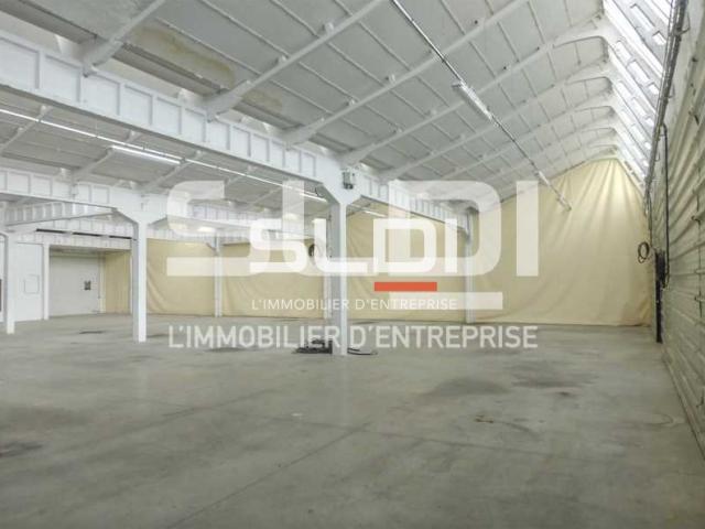 Locaux d'activités A VENDRE OU A LOUER - DECINES CHARPIEU - 2 300 m²