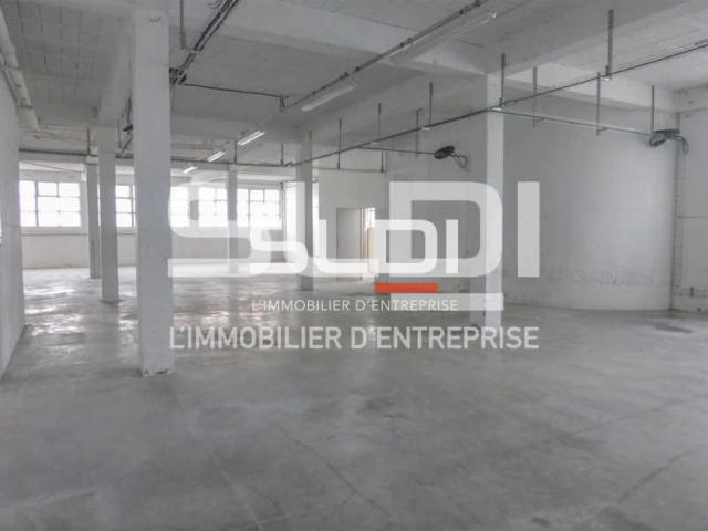 Locaux d'activités A VENDRE OU A LOUER - DECINES CHARPIEU - 2 300 m²