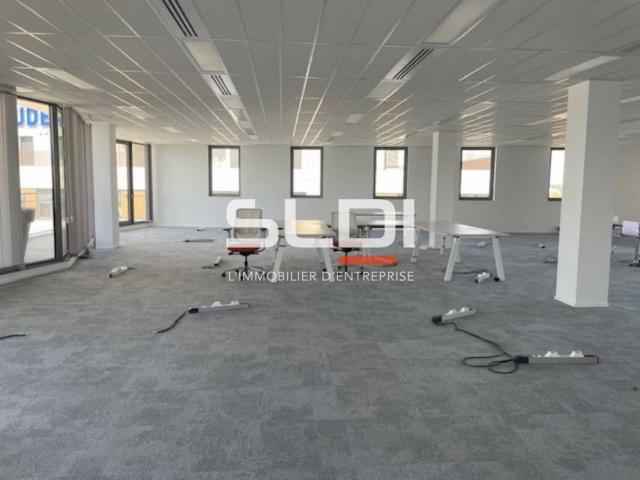 Bureaux A VENDRE OU A LOUER - VENISSIEUX - 2 354 m²