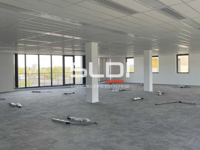 Bureaux A VENDRE OU A LOUER - VENISSIEUX - 2 354 m²