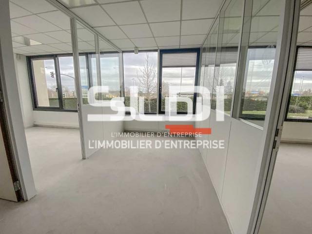 Bureaux A LOUER - BRON - 163 m²