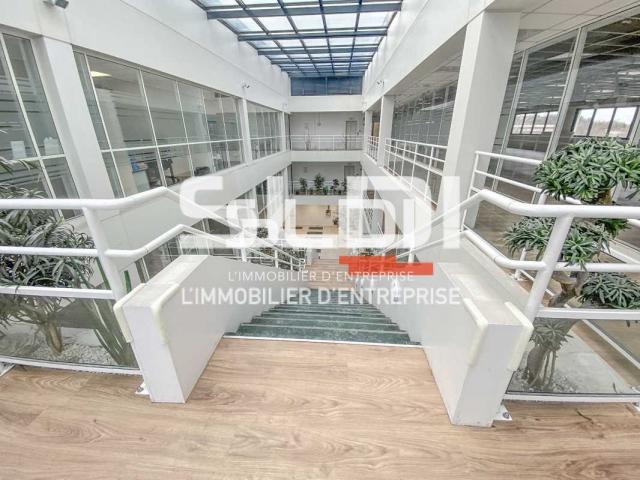 Bureaux A LOUER - BRON - 163 m²