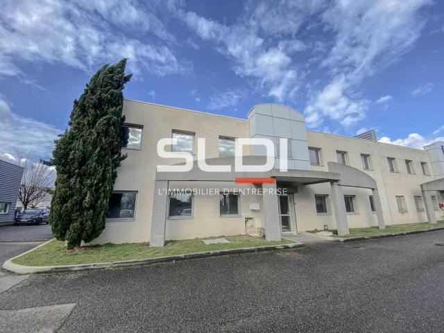 Locaux d'activités A VENDRE OU A LOUER - SAINT PRIEST - 500 m²