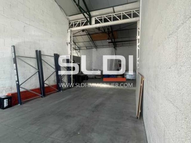 Locaux d'activités A LOUER - VENISSIEUX - 1 351 m²