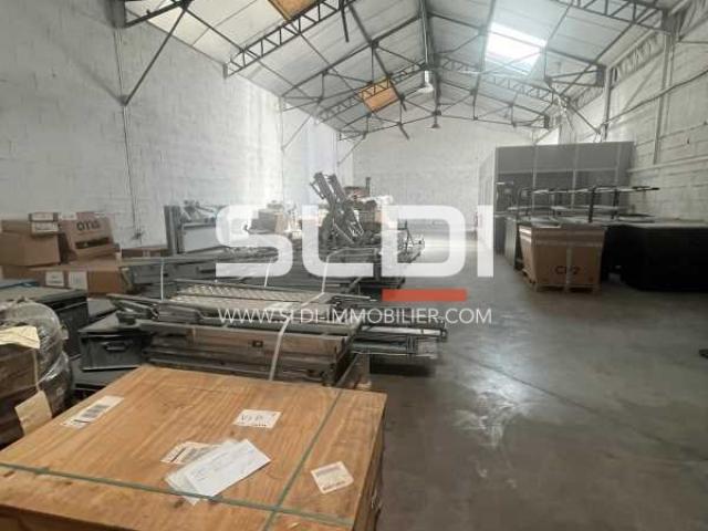 Locaux d'activités A LOUER - VENISSIEUX - 1 351 m²