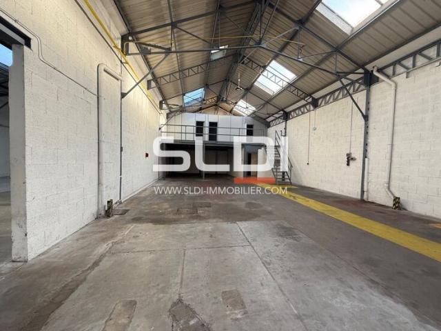 Locaux d'activités A LOUER - VENISSIEUX - 1 431 m²