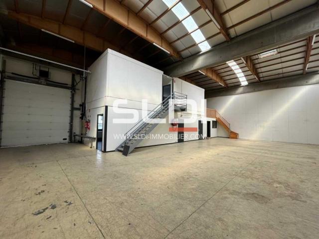 Locaux d'activités A LOUER - DARDILLY - 440 m²
