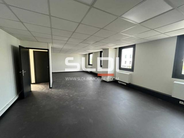 Locaux d'activités A LOUER - DARDILLY - 440 m²