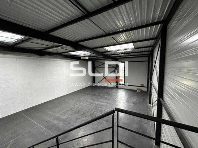 Locaux d'activités A LOUER - SAINT PRIEST - 355 m²