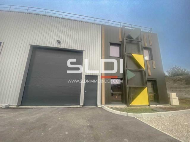 Locaux d'activités A LOUER - SAINT PRIEST - 355 m²