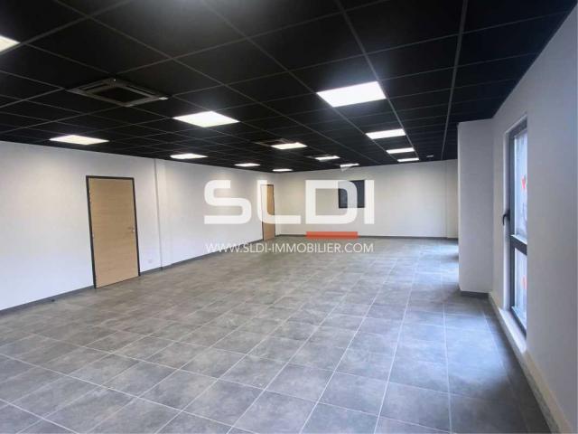 Locaux d'activités A LOUER - SAINT PRIEST - 355 m²
