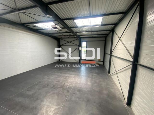 Locaux d'activités A LOUER - SAINT PRIEST - 355 m²