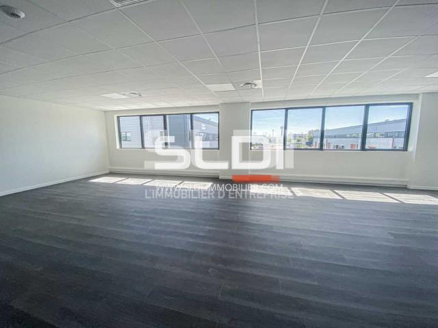 Locaux d'activités A LOUER - MEYZIEU - 1 531 m²