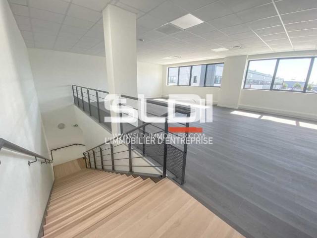Locaux d'activités A LOUER - MEYZIEU - 1 531 m²