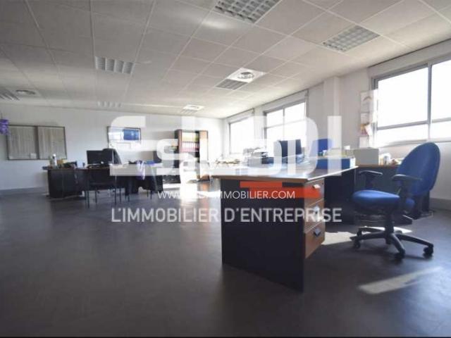Locaux d'activités A LOUER - CHASSIEU - 317 m²