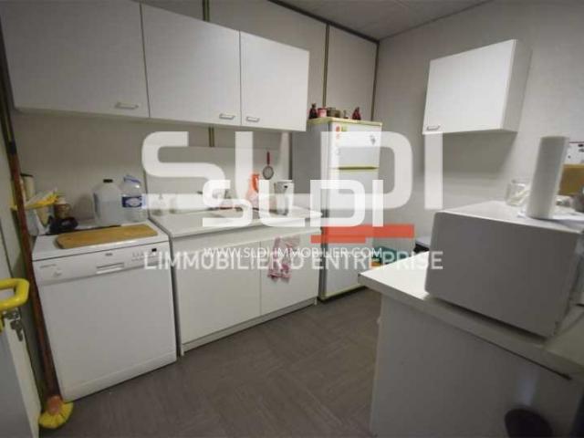 Locaux d'activités A LOUER - CHASSIEU - 317 m²