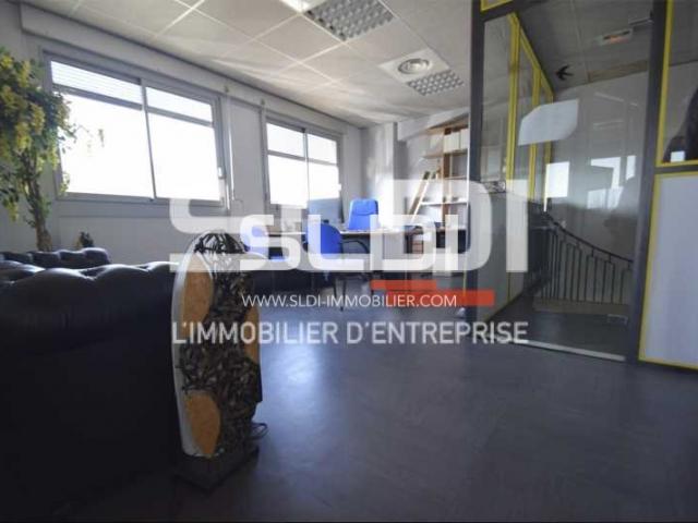 Locaux d'activités A LOUER - CHASSIEU - 317 m²