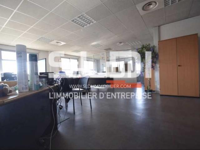 Locaux d'activités A LOUER - CHASSIEU - 317 m²