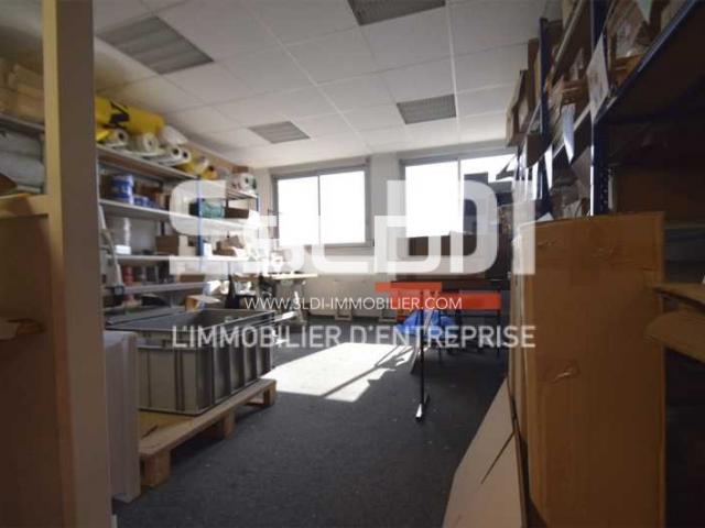 Locaux d'activités A LOUER - CHASSIEU - 317 m²