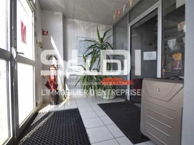 Locaux d'activités A LOUER - CHASSIEU - 317 m²