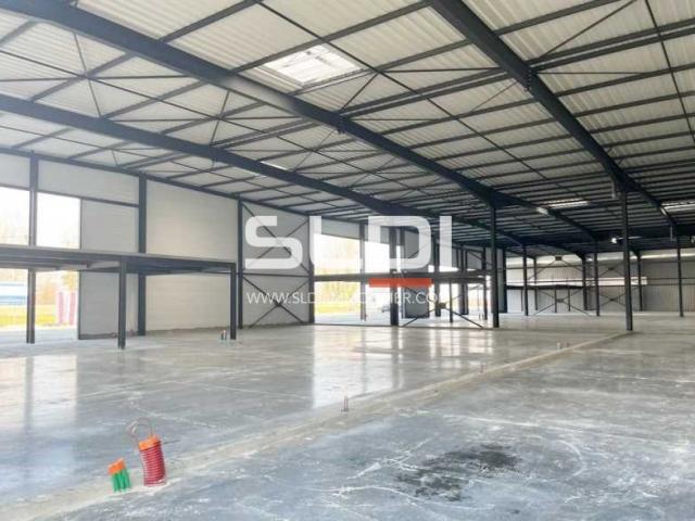 Locaux d'activités A LOUER - AMBERIEUX - 1 827 m²