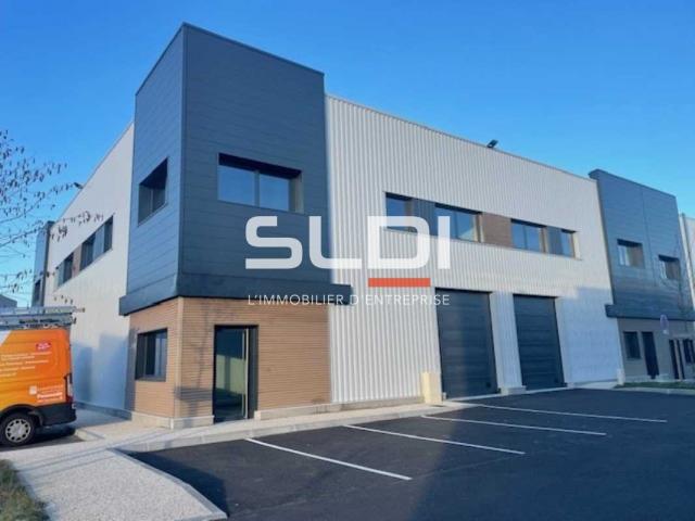 Locaux d'activités A VENDRE OU A LOUER - LA TOUR DE SALVAGNY - 246 m²