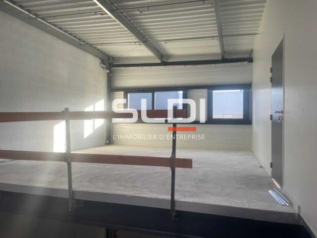 Locaux d'activités A VENDRE OU A LOUER - LA TOUR DE SALVAGNY - 246 m²