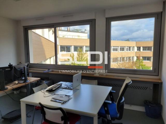 Bureaux A LOUER - TASSIN LA DEMI LUNE - 150 m²