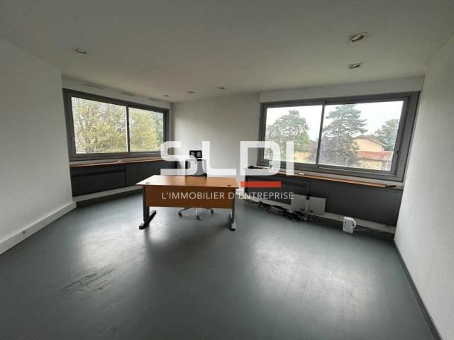 Bureaux A LOUER - TASSIN LA DEMI LUNE - 150 m²